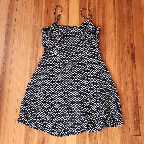 Old Navy Dresses & Skirts - 3/$20 Old Navy Black and White Patterned Dress